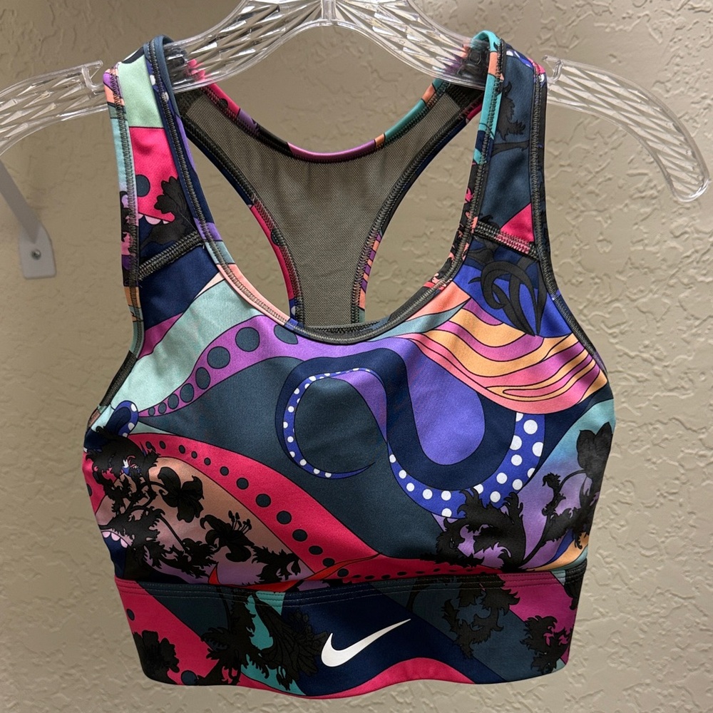 Nike Women's Vibrant Patterned Sports Bra with removable padding for support - Picture 1 of 6